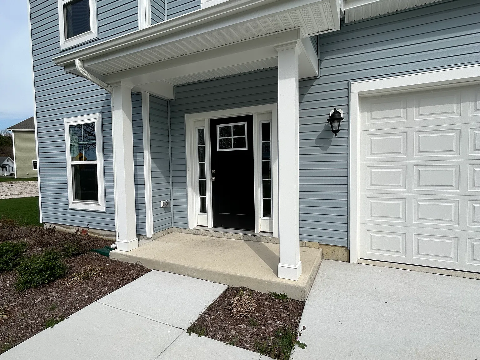4 bed, 1936 sqft, $2,950 — Photo 3