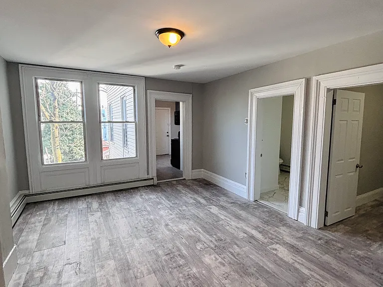 393 Straight St #2 — Photo 6