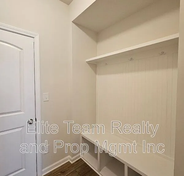 3108 Cheyney Park Dr — Photo 11