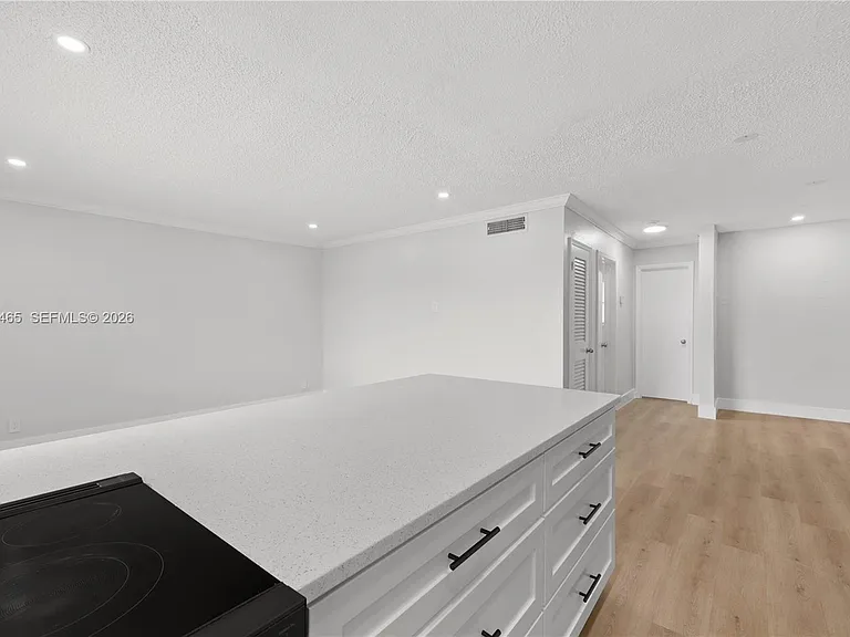 5450 Hollywood Blvd #210 — Photo 7