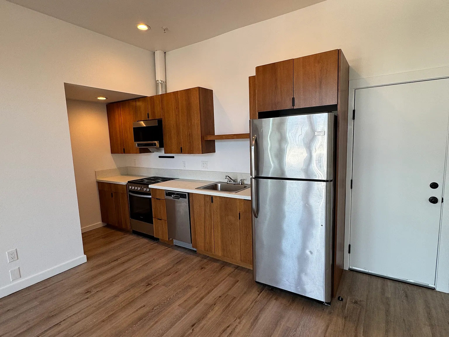 1 bed, 650 sqft, $1,400 — Photo 2