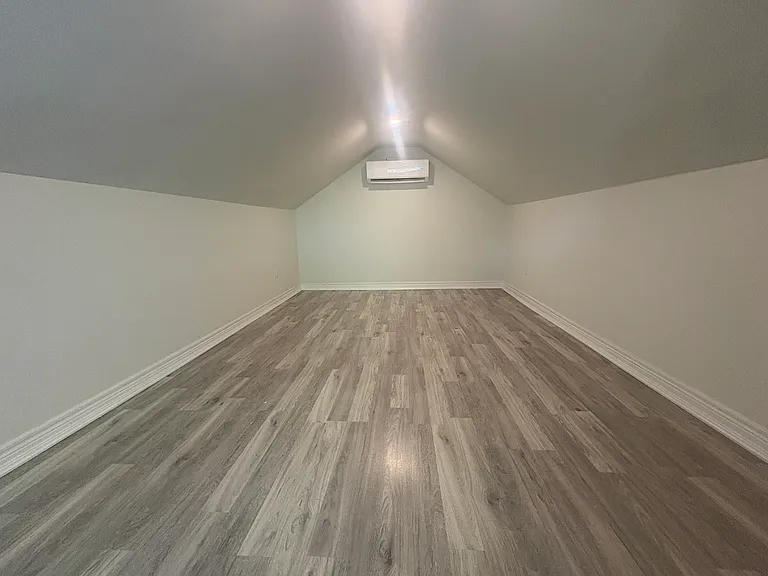 427 Talbot St #BACK — Photo 10