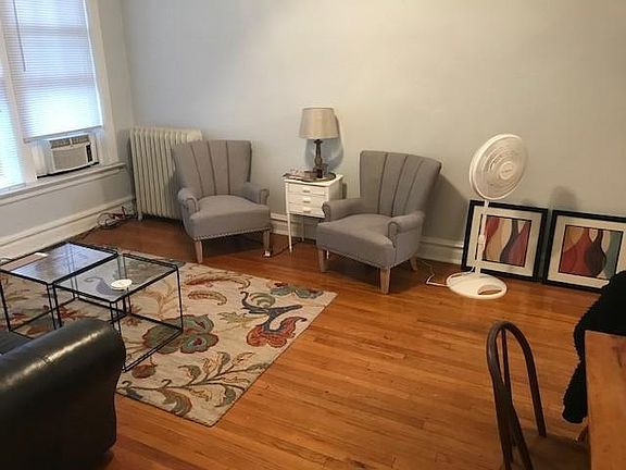 3rd image of 6557 N Lakewood Ave APT 1