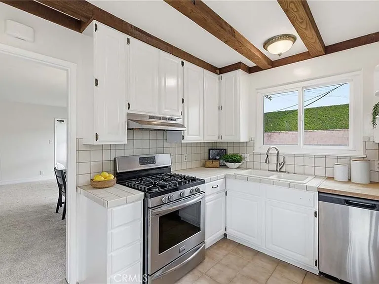 926 Kornblum Ave — Photo 3