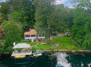 6 Lindys Dr, West Milford, NJ 07480