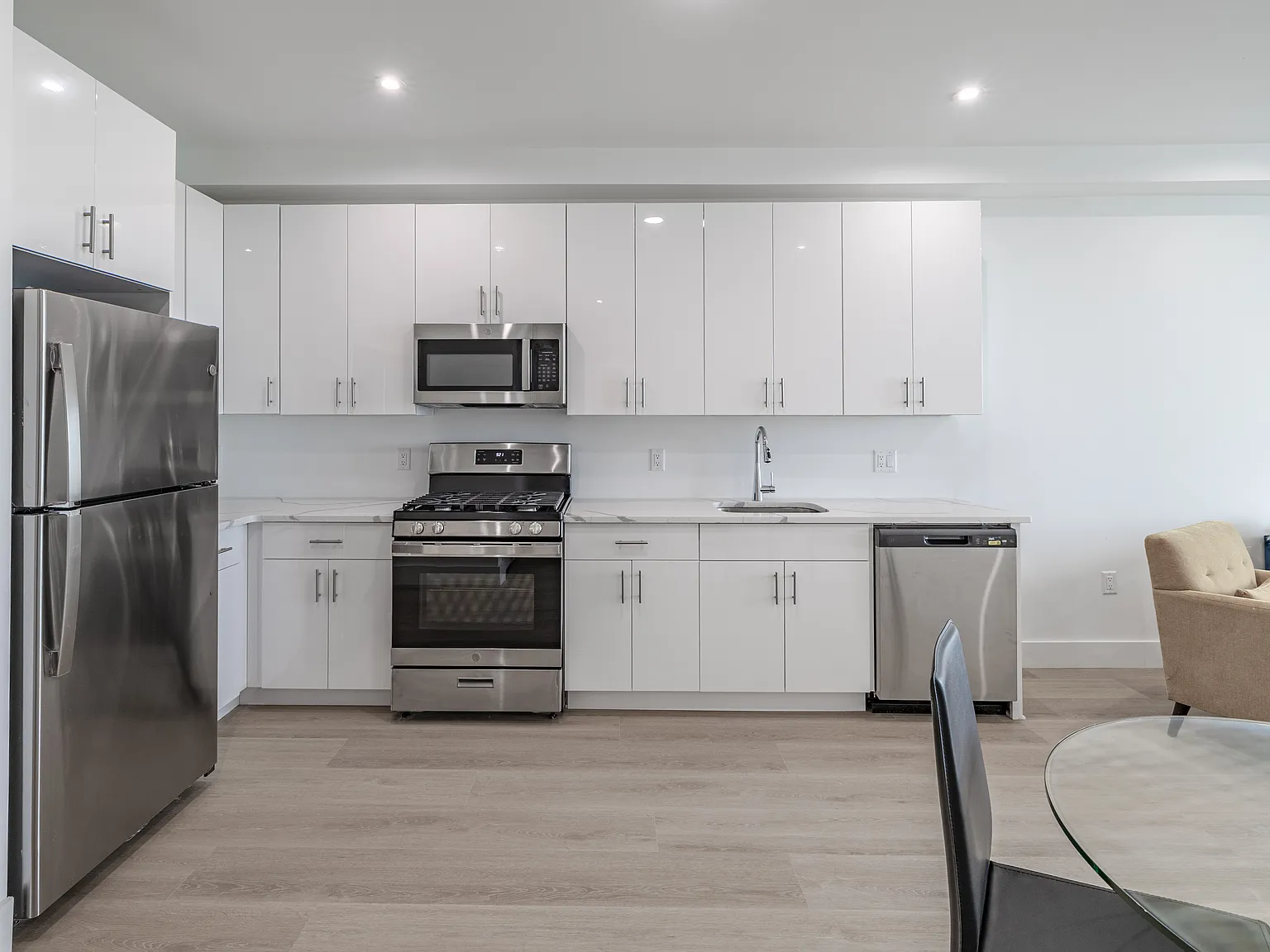 2 bed, 991 sqft, $3,250 — Photo 1