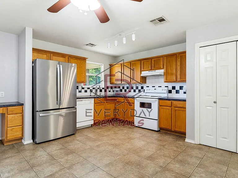 2513 Haven Dr — Photo 5