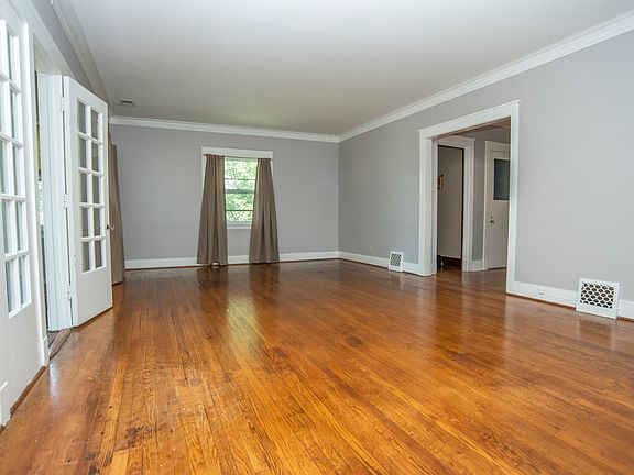 3rd image of 27 N Ashland Ave APT 2