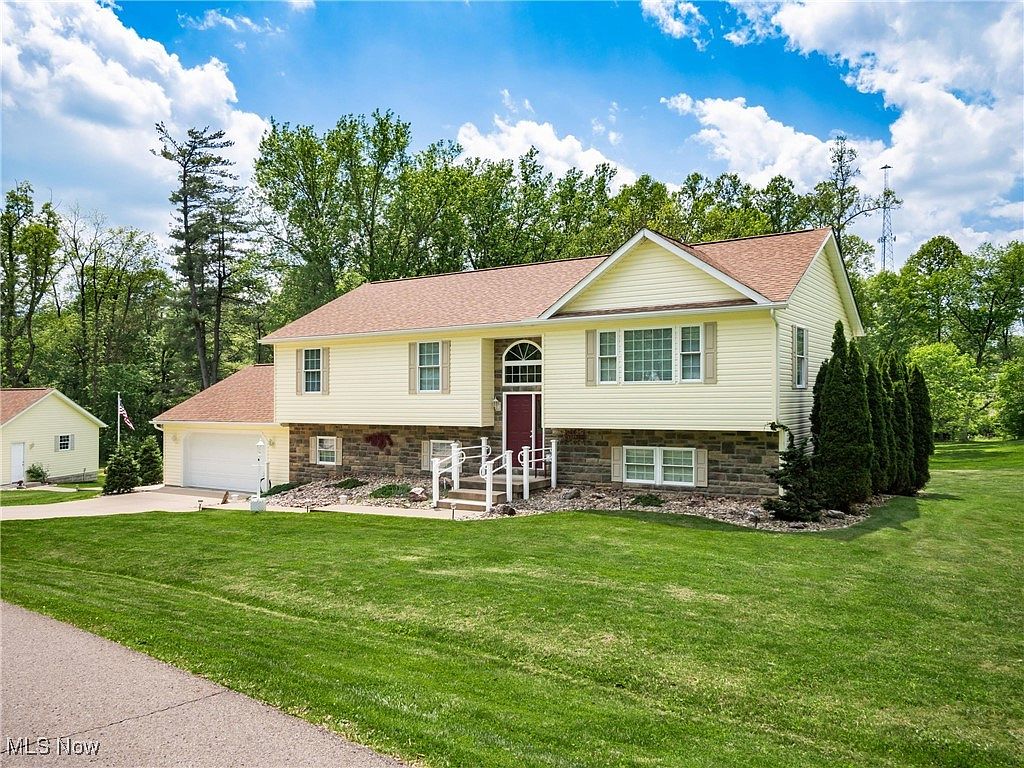 2430 Stone Creek Cir, Zanesville, OH 43701 | Zillow
