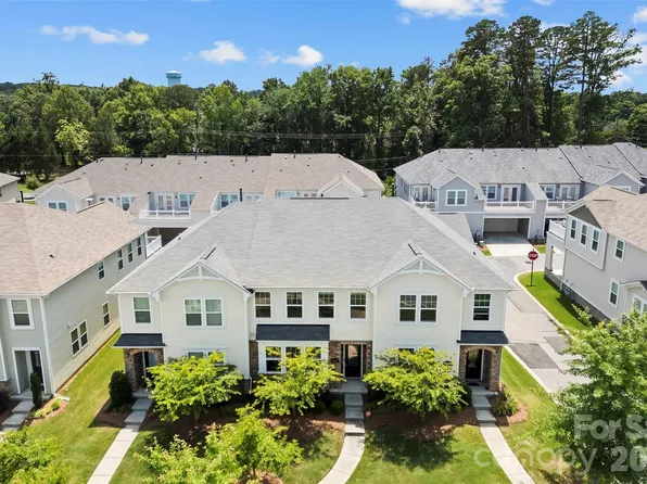 11010 Chalkbark Ln, Charlotte, NC 28262