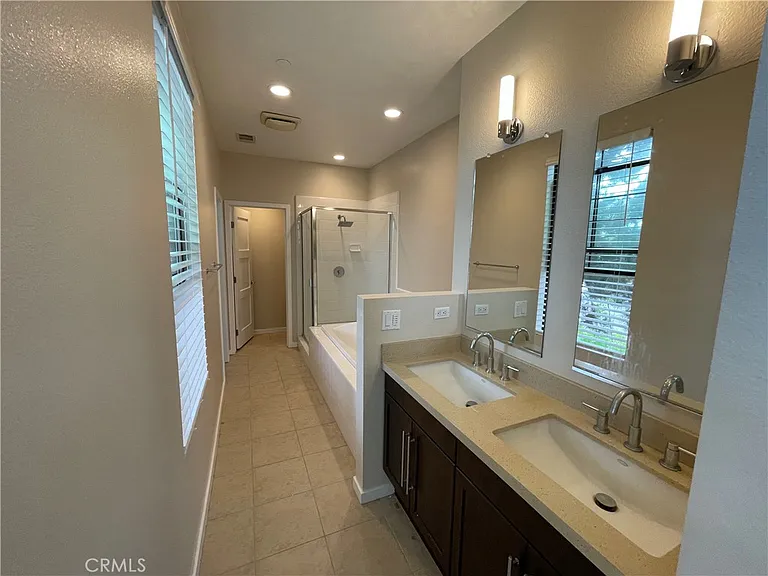 501 W Maple Ave — Photo 50
