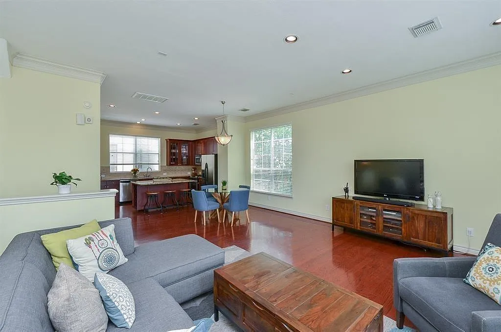 3 bed, 3.5 bath, 1796 sqft, $1,950 — Photo 3