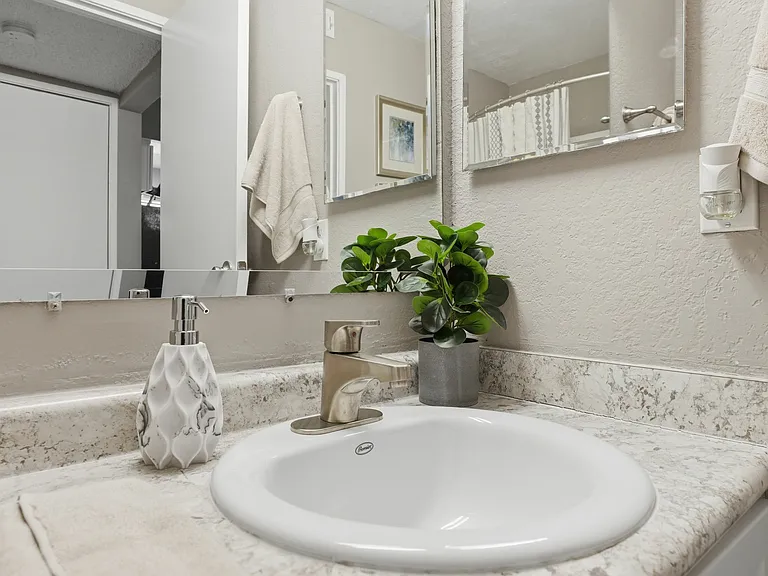 The Darby — Photo 14