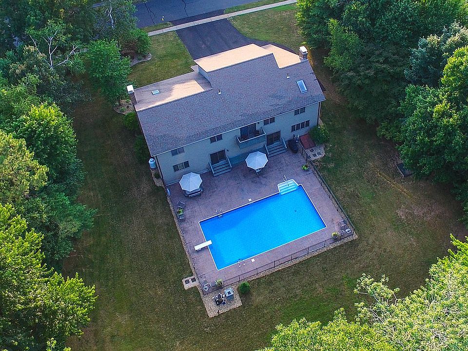 2nd image of 18 Cambridge Dr