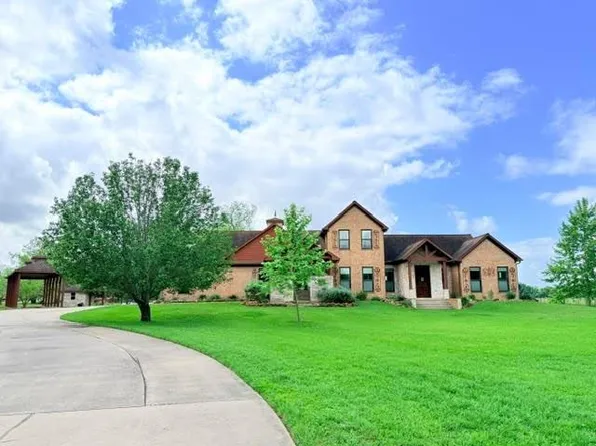 100 Pecan Grove Rd, Sealy, TX 77474