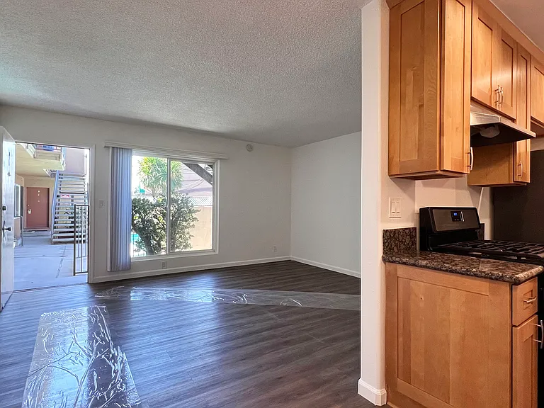 2540 S Barrington Ave #6 — Photo 13