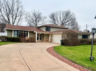 1546 E Lake Louise Dr, Palatine, IL 60074