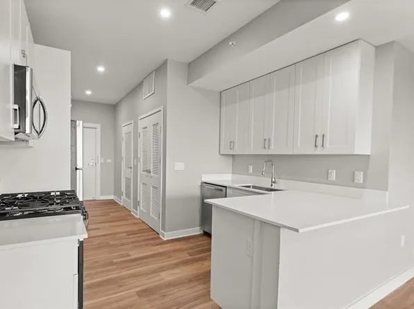 475 Communipaw Avenue image 2 of 33