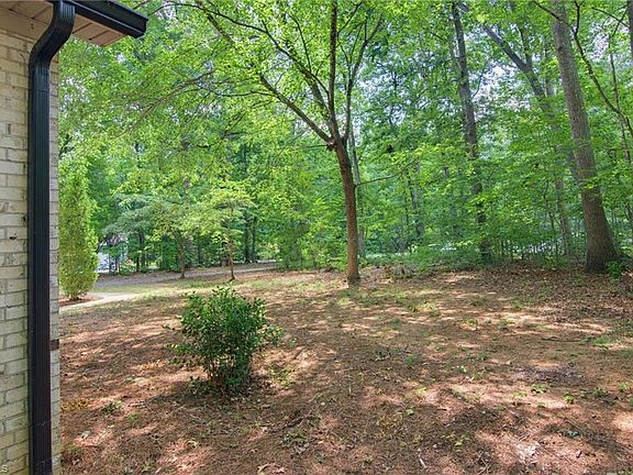 5th image of 246 Hunters Glen Dr