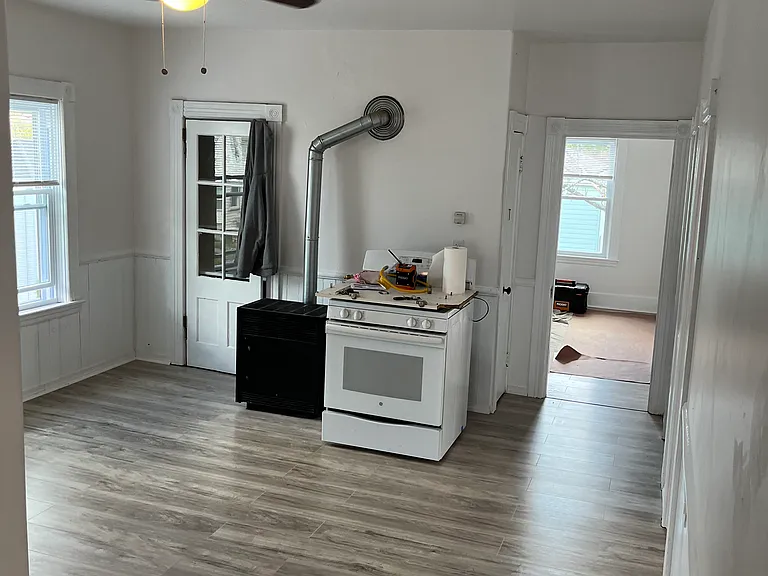 211 Vernon St — Photo 5