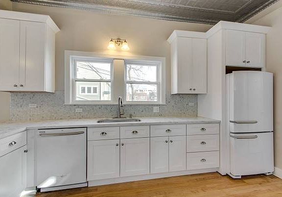 3rd image of 2761 W Saint Mary St #2