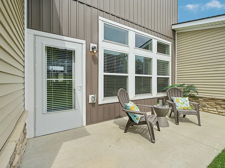 Redbud Commons — Photo 36
