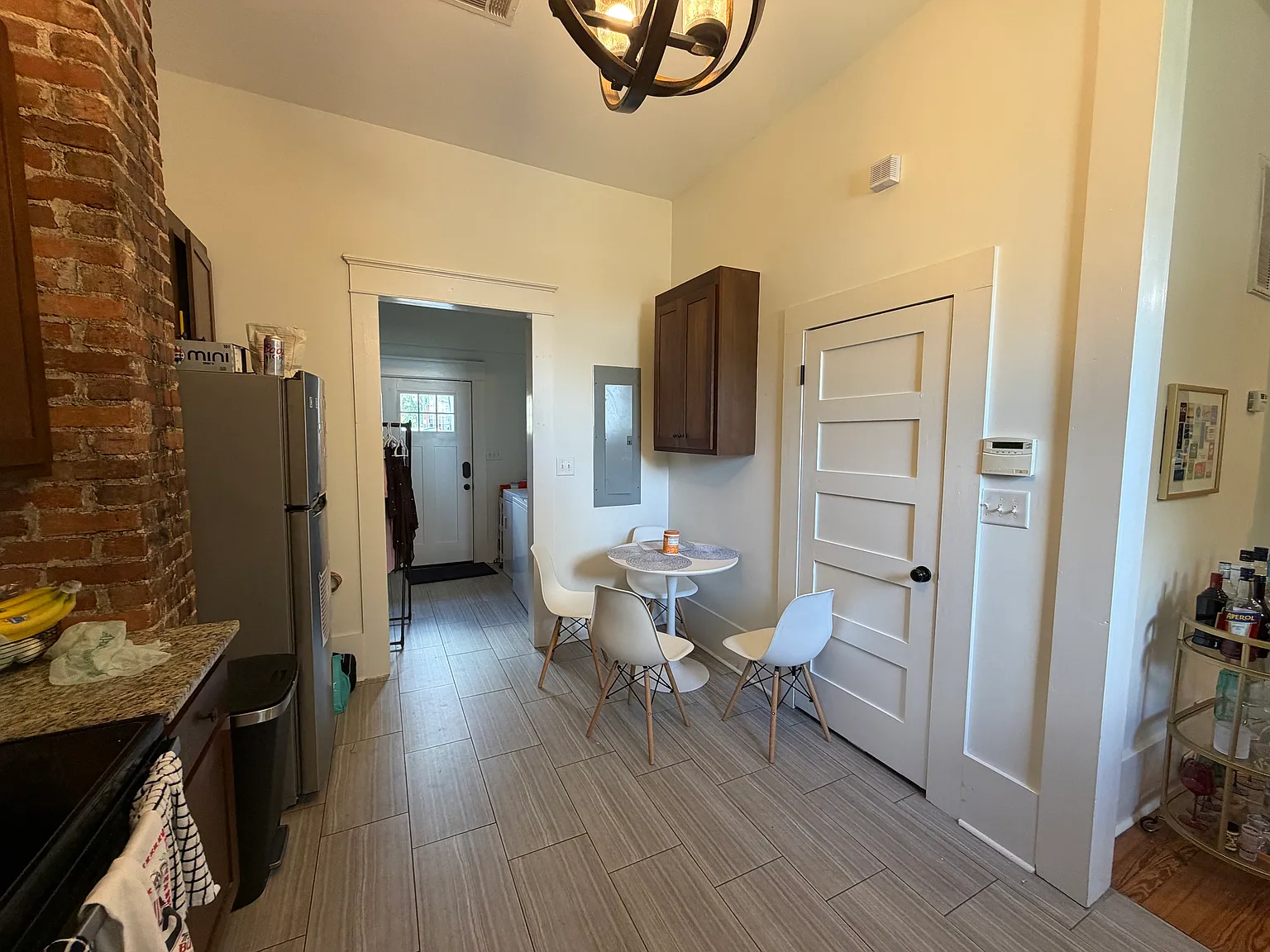 3 bed, 1421 sqft, $4,950 — Photo 4