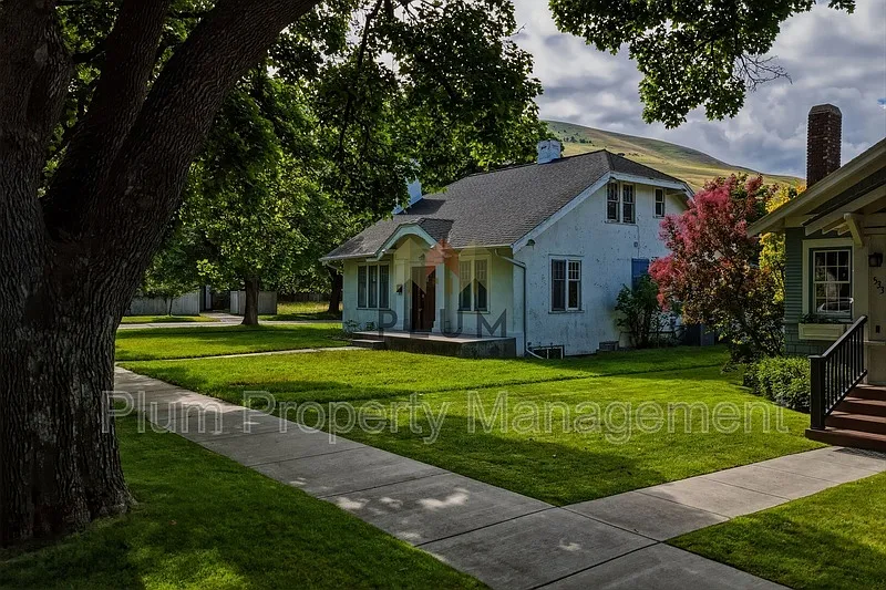 5 bed, 3.0 bath, 2070 sqft, $3,750 — Photo 3