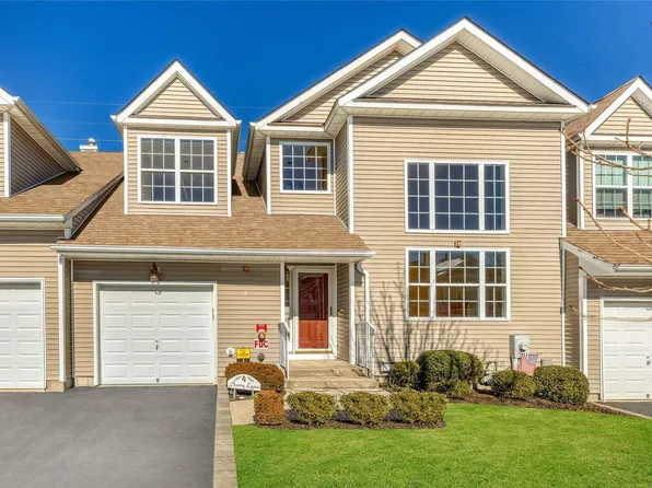 4 Avery Lane, Miller Place, NY 11764