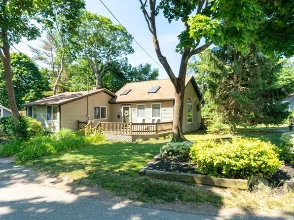 43 Bonnie Brier Cir, Hingham, MA 02043