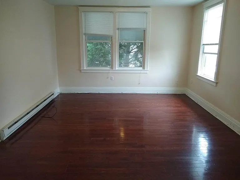 1100 W King St #2 — Photo 3