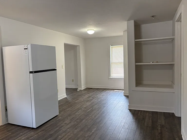 682 Roscoe Ave — Photo 4