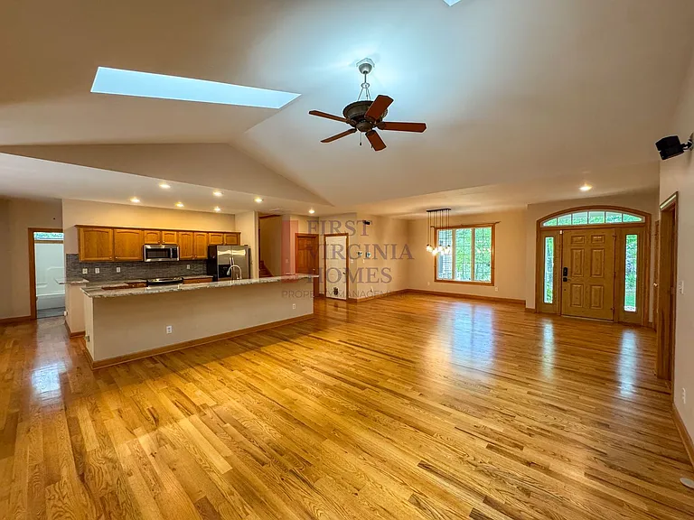 25 Fleetwood Dr — Photo 1