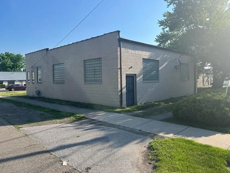Studio, 1.0 bath, 2200 sqft, $2,500 — Photo 2