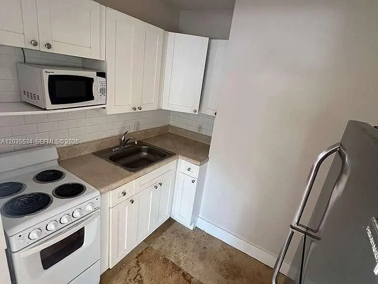 544 NE 62nd St #8 — Photo 8