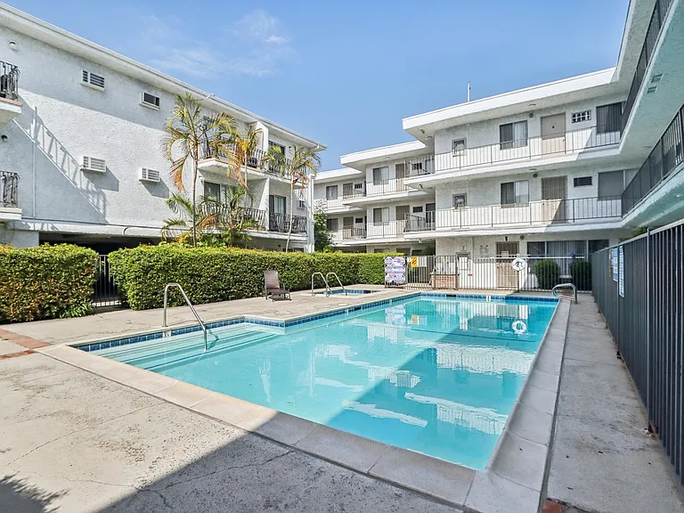 6300 Lankershim Blvd — Photo 15