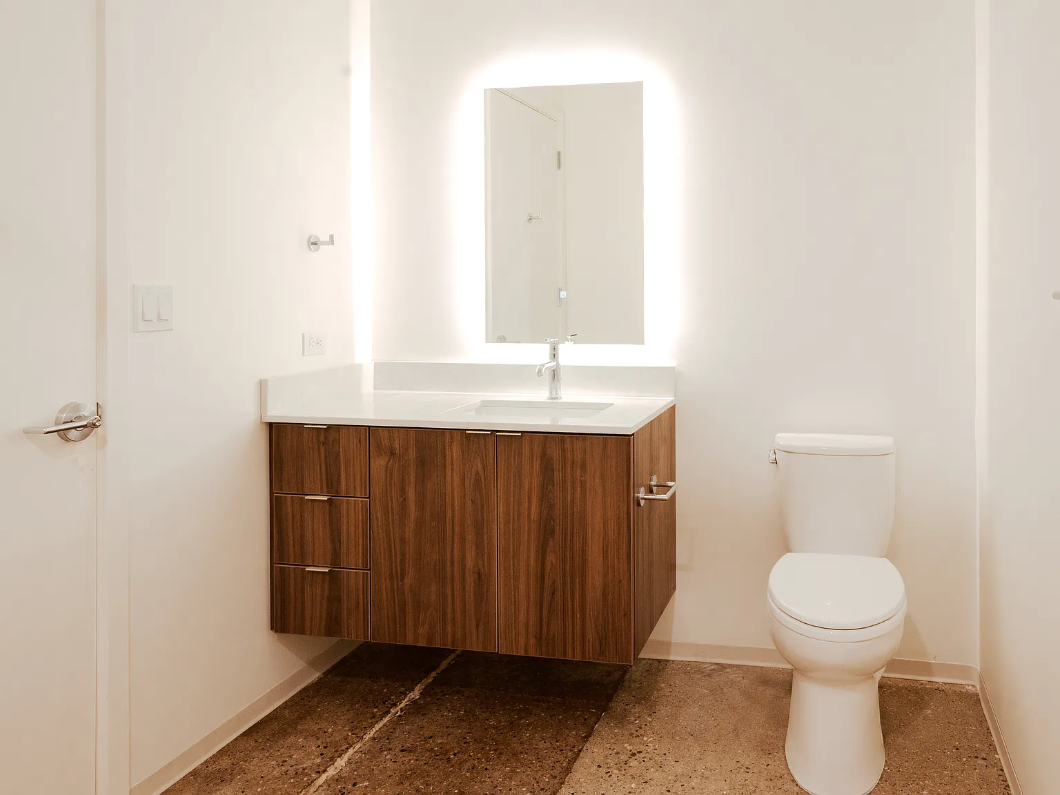 1 bed, 970 sqft, $1,695 — Photo 4