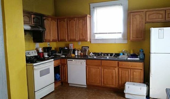 3rd image of 3943 Taylor St