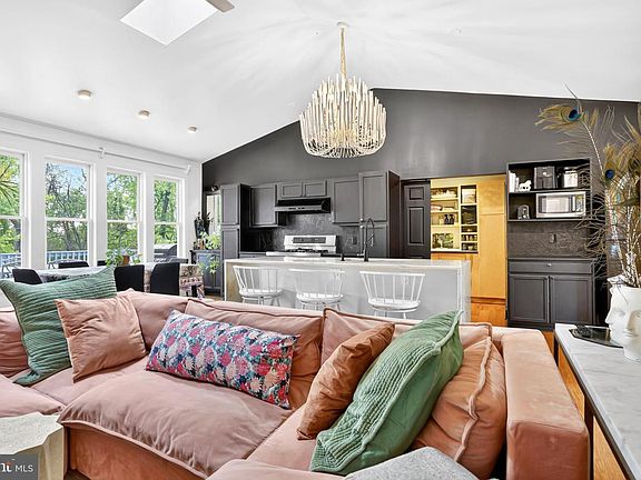 4th image of 339 Piedmont Ave