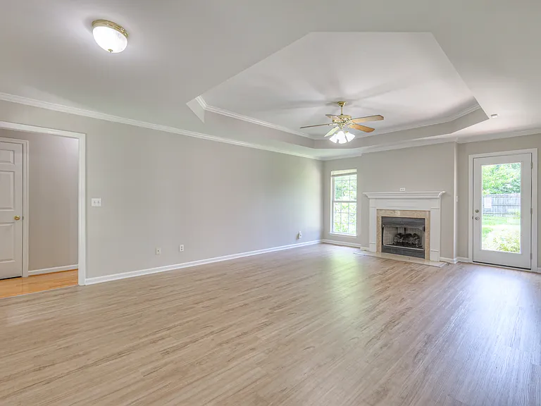405 Sandi Ct — Photo 8