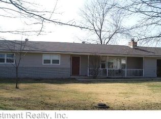 303 N Louise Ave, Saint James, MO 65559