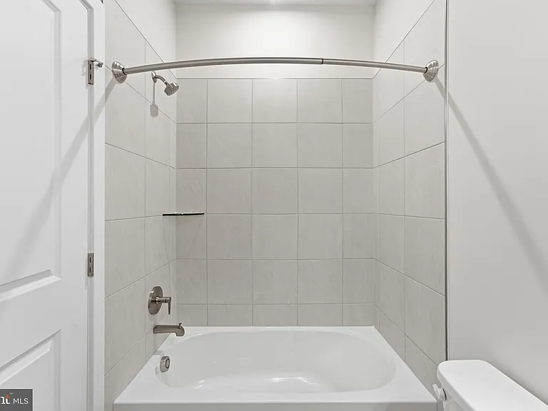 16130 Hyde Park Pl — Photo 26