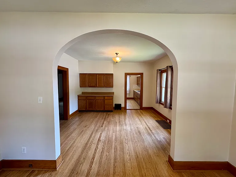 312 N Prairie Ave — Photo 6