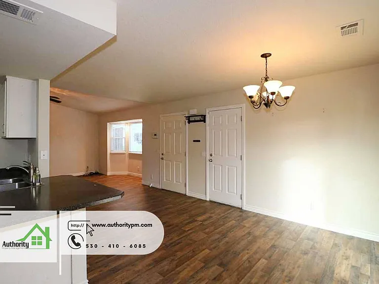 808 Springer Dr — Photo 5