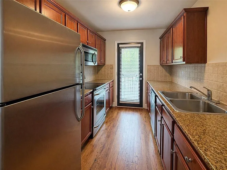 48 Peachtree Ave #221 — Photo 7