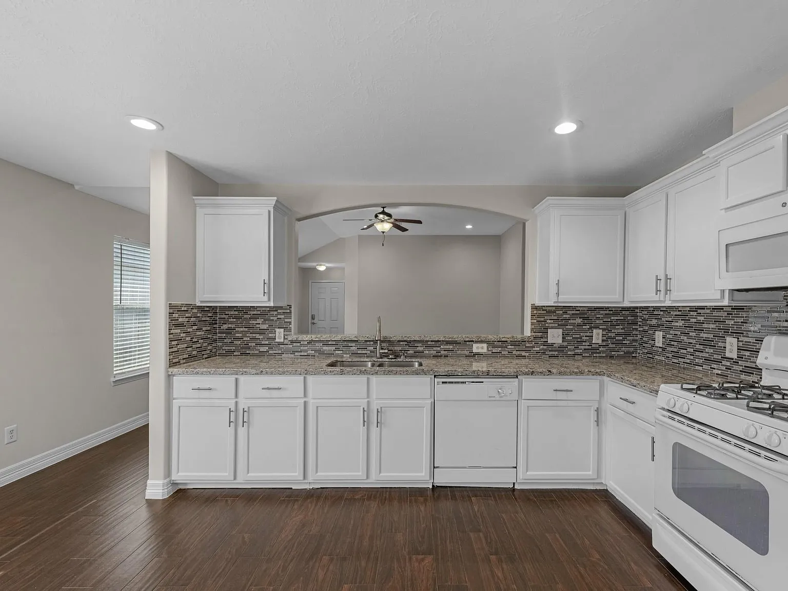 3 bed, 1475 sqft, $1,900 — Photo 3