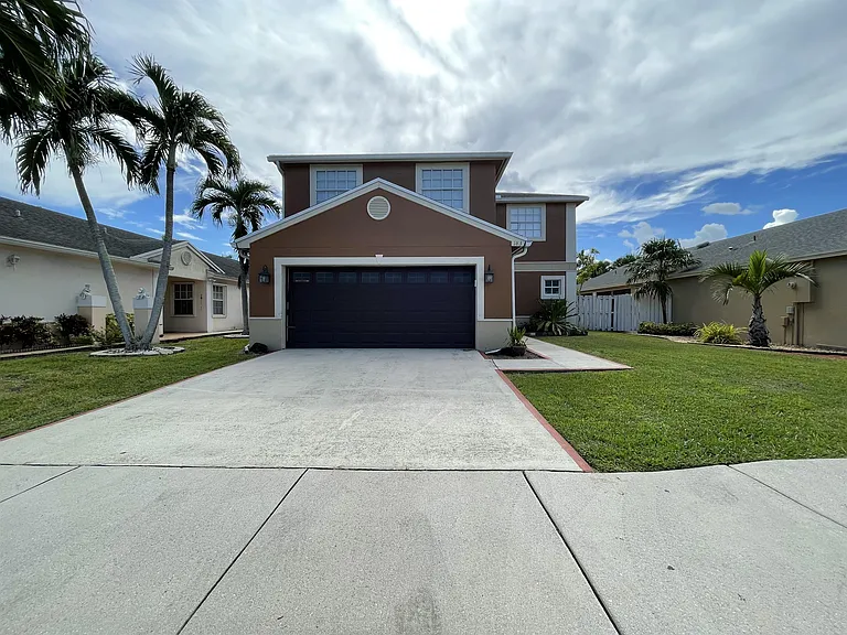 183 E Riverbend Dr — Photo 1