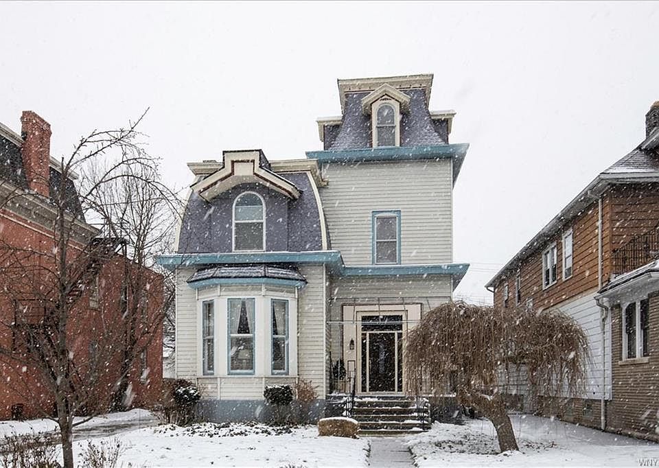 1st image of 702 Columbus Pkwy
