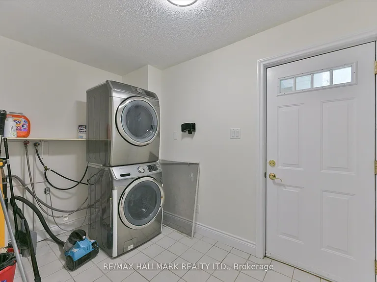 13918 Leslie St E — Photo 16