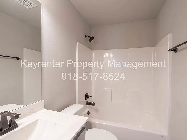 6800 S 20th St — Photo 15
